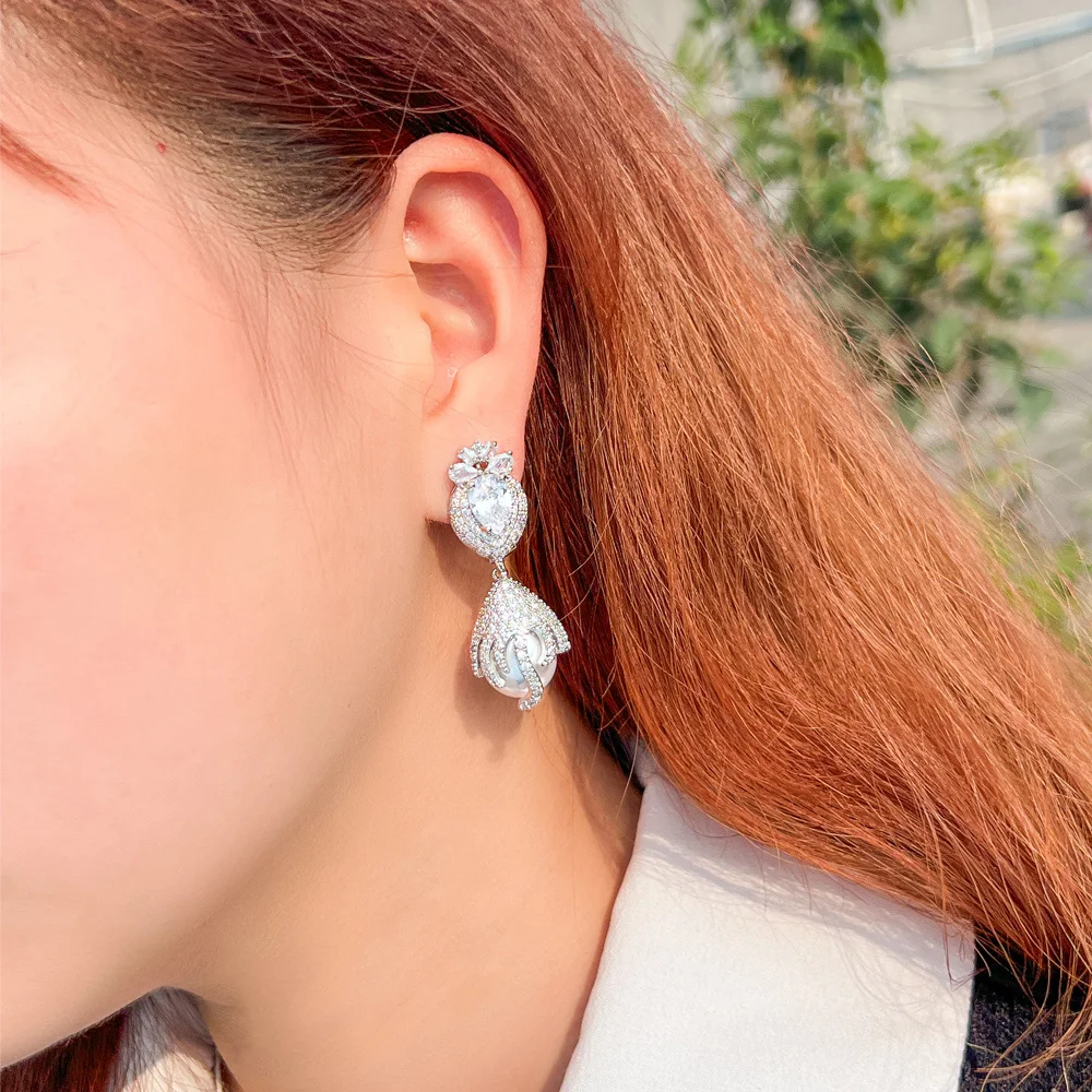 CWWZircons Glänzende CZ-Hängeohrringe, luxuriöse lange Perlen-Charm-Ohrringe für Damen, Hochzeits-Brautschmuck, Accessoire, Großhandel E0955 – Detail 2