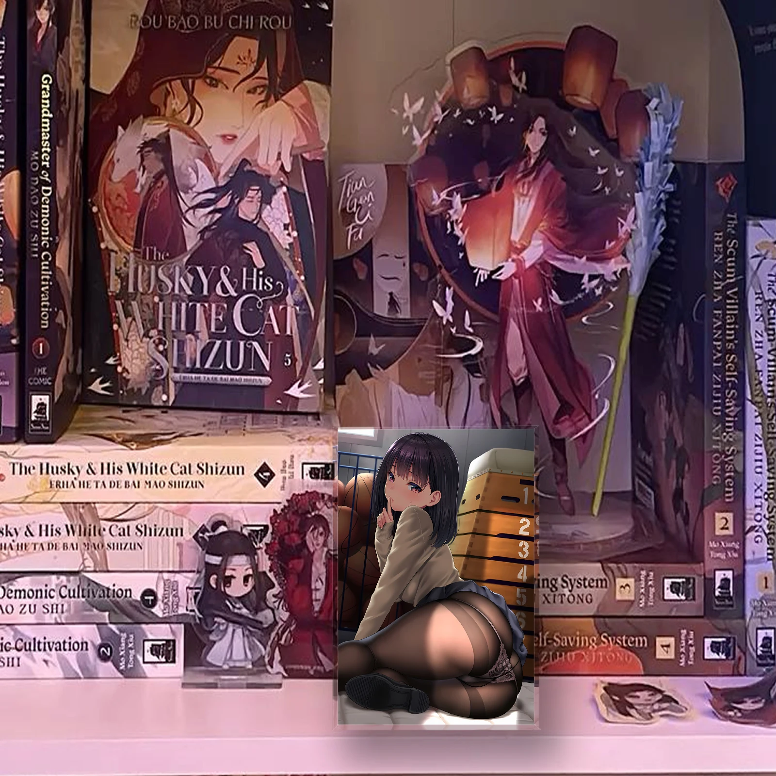 セクシーJK女子高生ワイフ オリジナルキャラクター アクリルブロック＆アクリルブリックポスターアート, 黒タイツとパンチラ美少女アートアクリルスタンド, カスタムコレクションデスク装飾ギフト, 体育倉庫風ファンアートグッズ, オタクホビー向けプレゼント