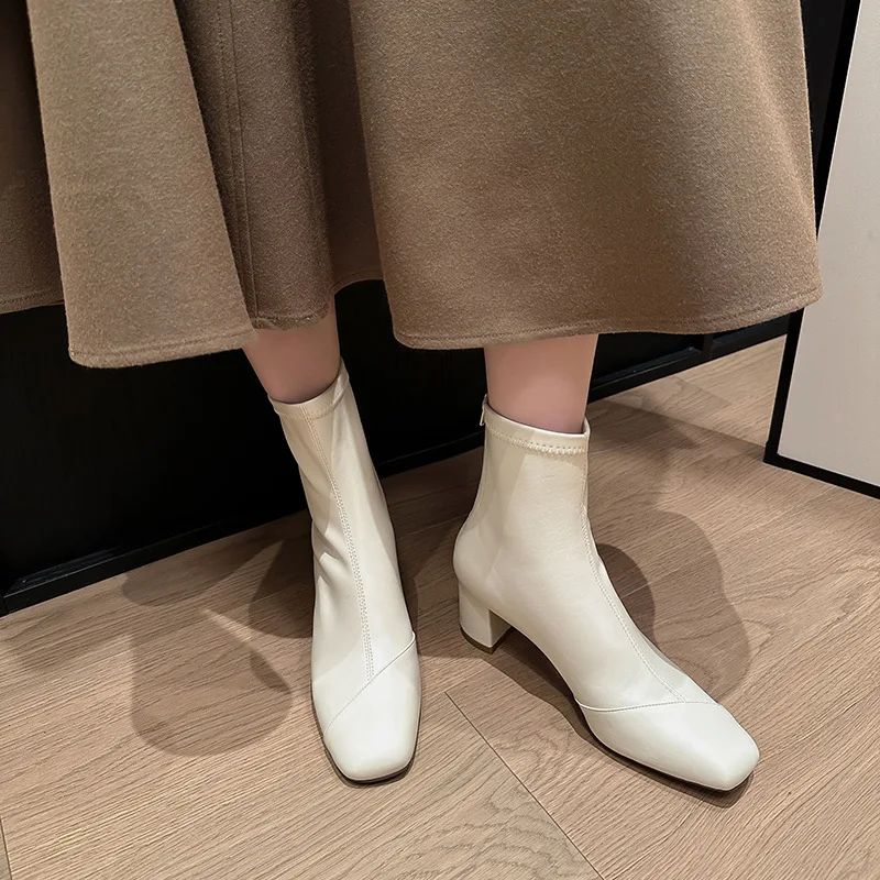 Arden Furtado 2024 Autumn Cowhide Short boots Square-head Back zipper Chunky heels Modern boots Simple style Large size boots