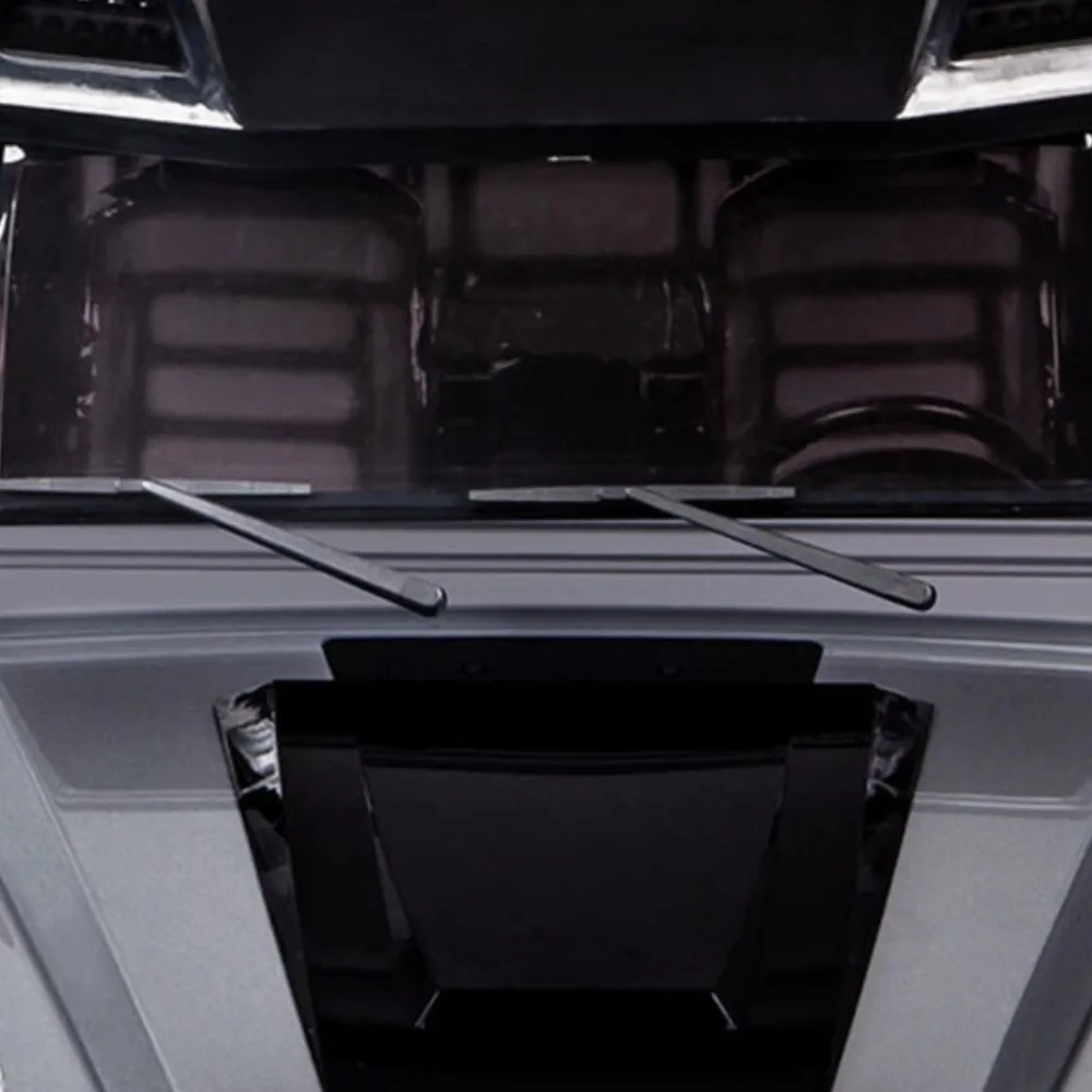 

1/8 Traction Hobby Remote Control Off Road Vehicle KM6 6X6 RC Rock Crawler Car Independent Axle Locks Brushed Motor Light Model