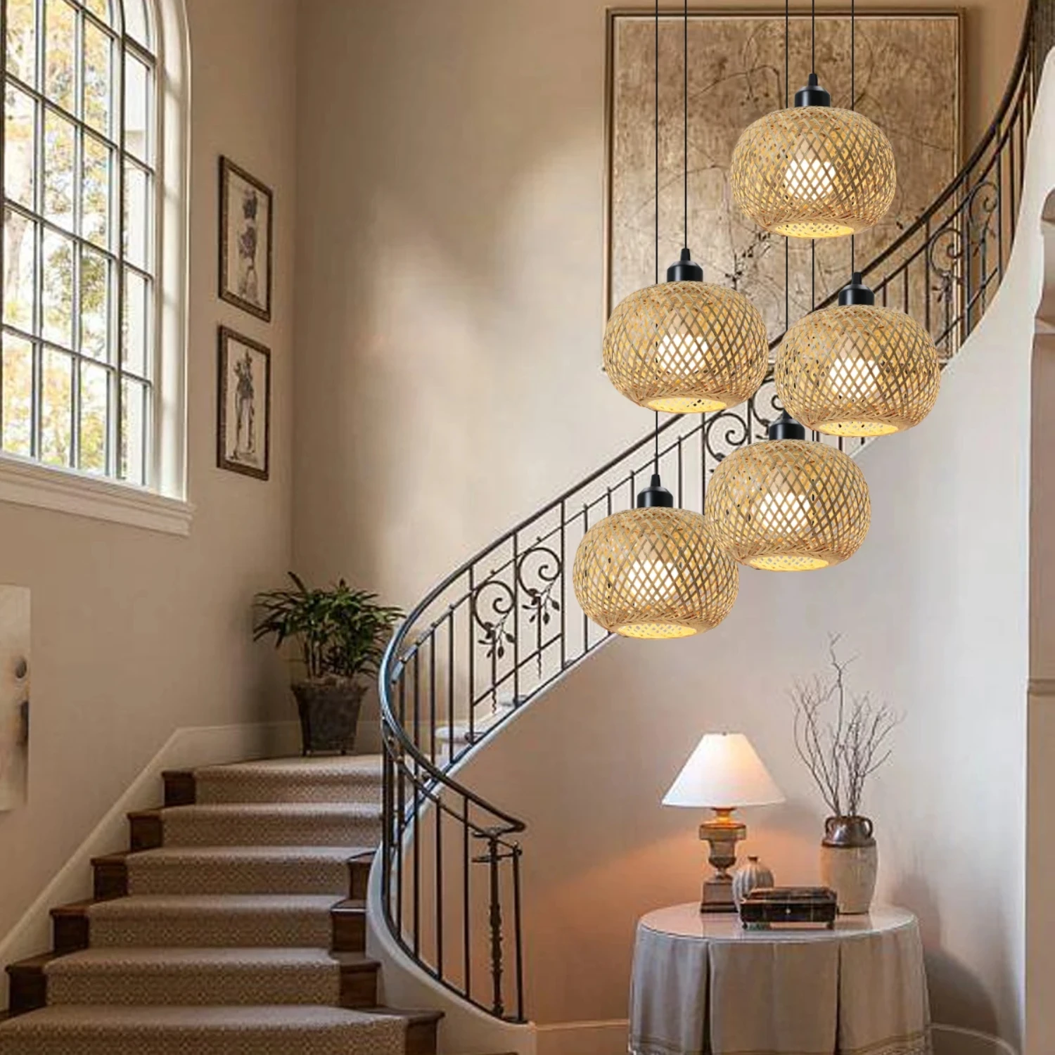 Nuovo trasforma il tuo spazio interno con questo elegante e squisito lampadario in rattan lavorato a mano. Eleva la tua casa con stile e s