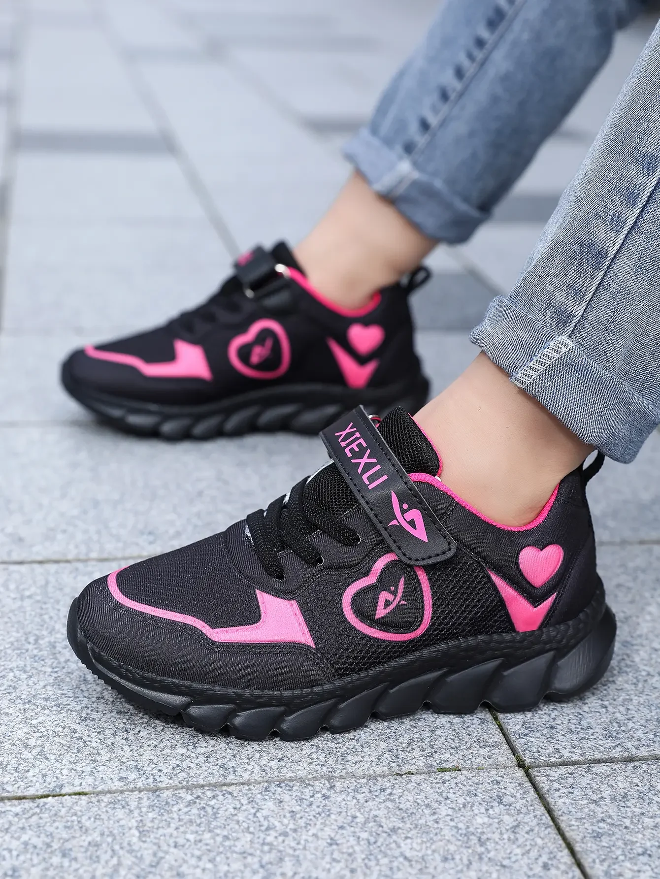 

Kids Wearproof Athletic Trainers Trendy Mesh Breathable Sport Shoes Boys Girls Shock Absorbing Flexible Sole Outdoor Footwear
