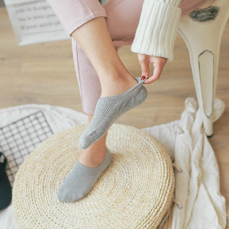 4 /5 Pairs Solid Color Socks Women Boat Socks Invisible Girls Cotton Women Spring Summer Fashion Shallow Silicone Sock slipper