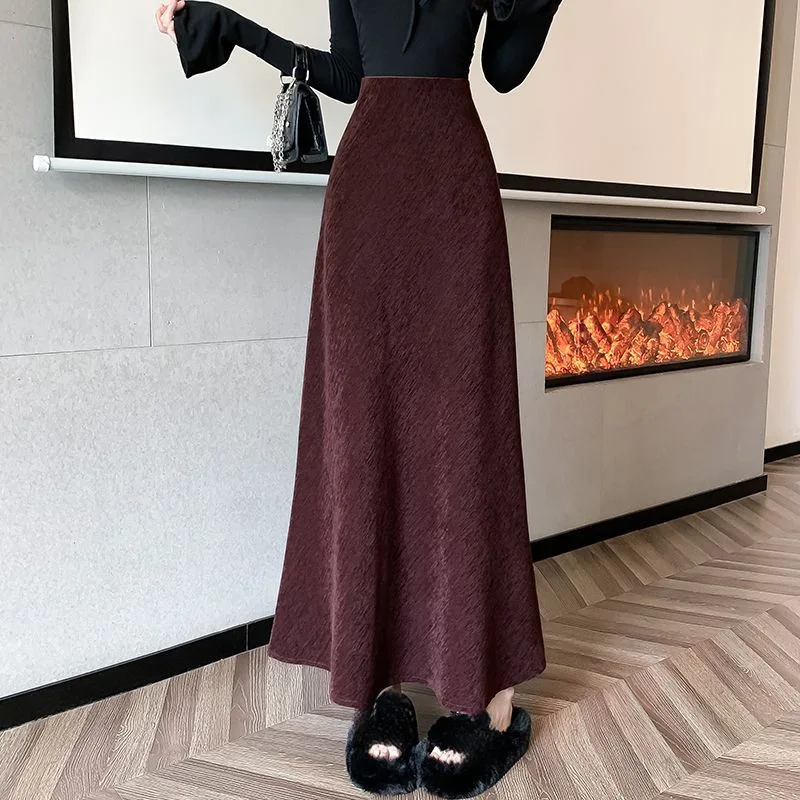 

High-waisted black hip-hugging A-line half skirt, new 2025 style, slimming fishtail skirt, autumn and winter mid-length skirt