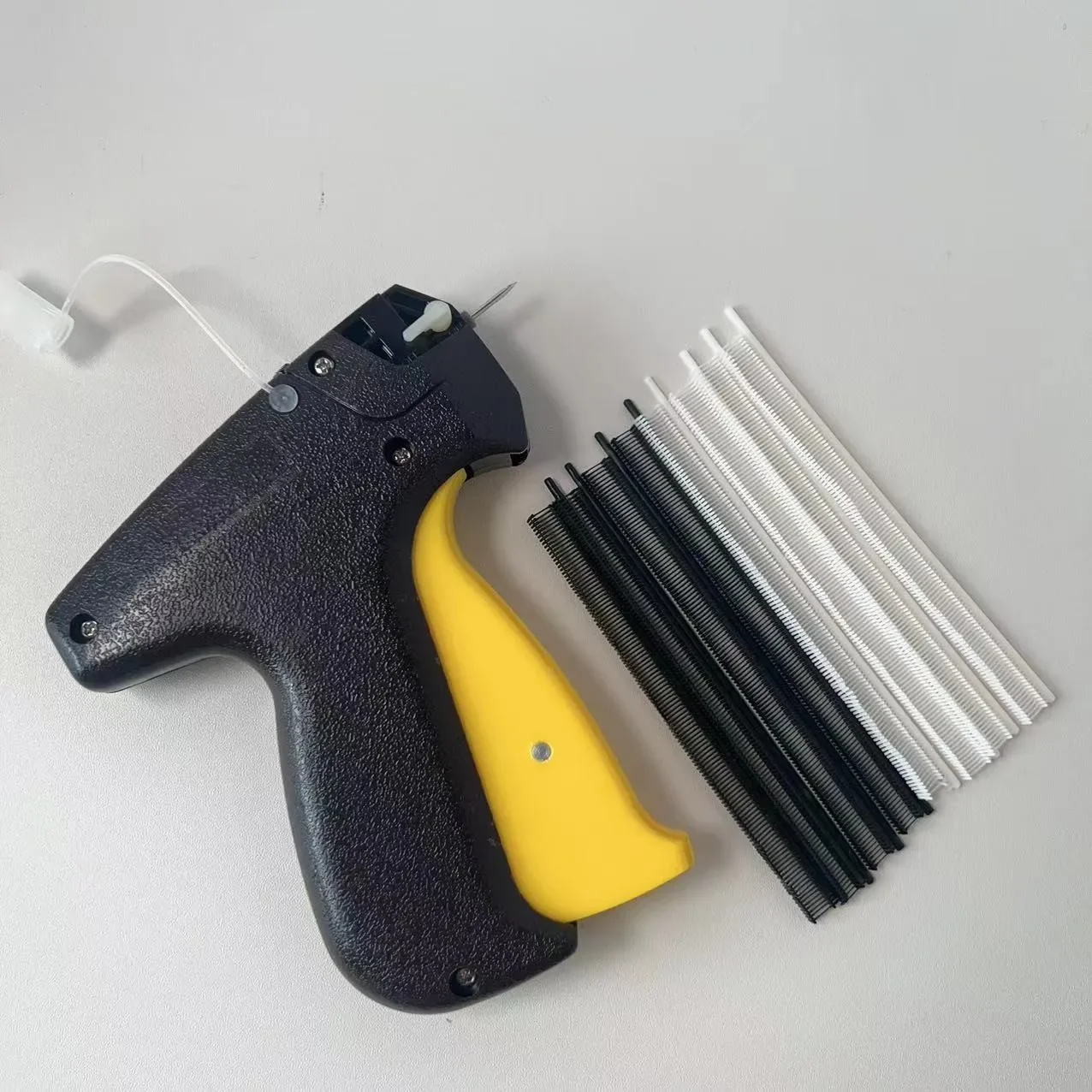 Micro Stitch Gun Kit, Brown Price Tag Attacher Clothing Tagging Gun, Black and White, 4.4mm Fasteners