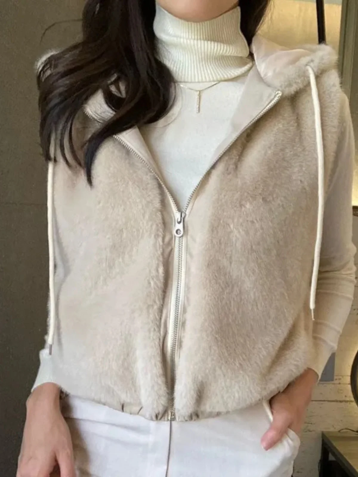 Vrouwen Chic Winter Faionable Losse Bont Vest Jas Capuchon Casual Veelzijdige Nep Nertsen Bont Jaet ort Rits Koreaanse Sle