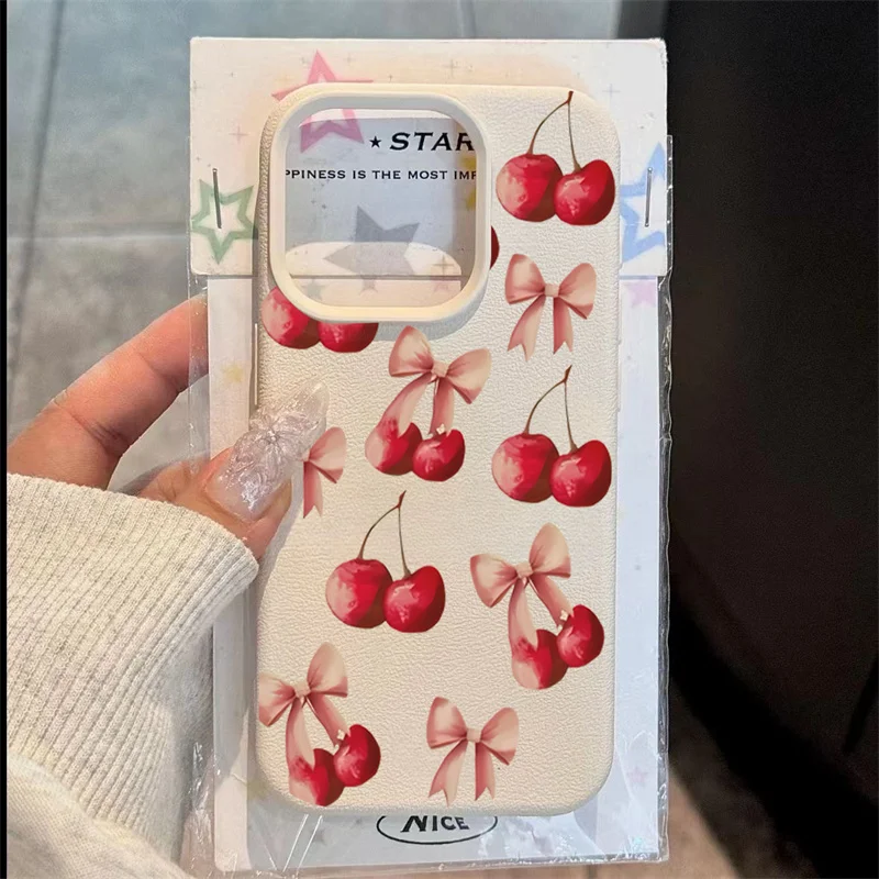 Матовый чехол с матовым вишневым бантом для iPhone 16