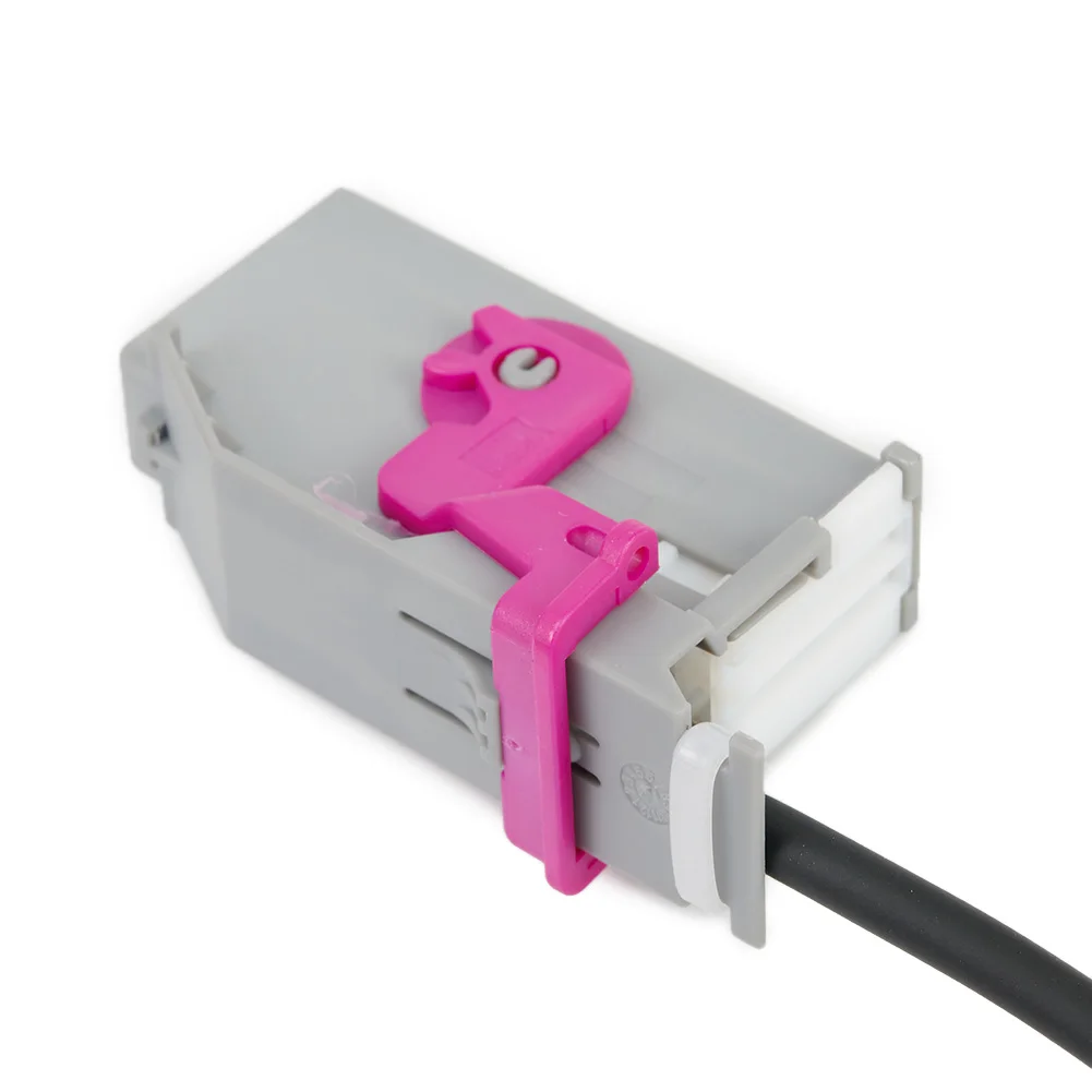 

12 В 32-контактный пластиковый адаптер Aux кабель, совместимый с A3 для A4 для A6 A8 для TT R8 RNSE для внешнего аудио подключения