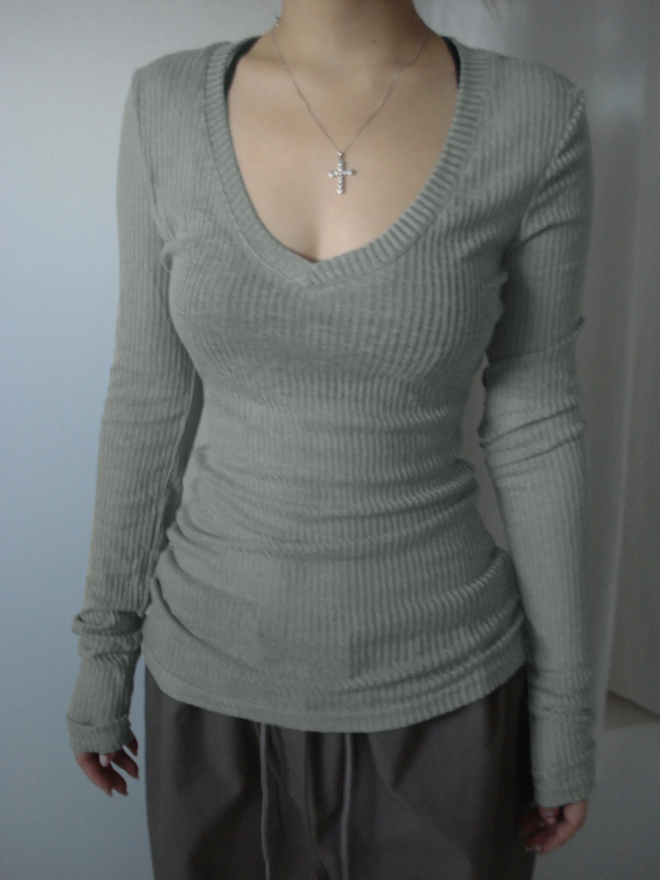 المرأة الصلبة الخامس الرقبة مضلع متماسكة تي شيرت كم طويل نحيل تمتد الأساسية الأعلى الكورية أزياء عارضة الخريف قمم