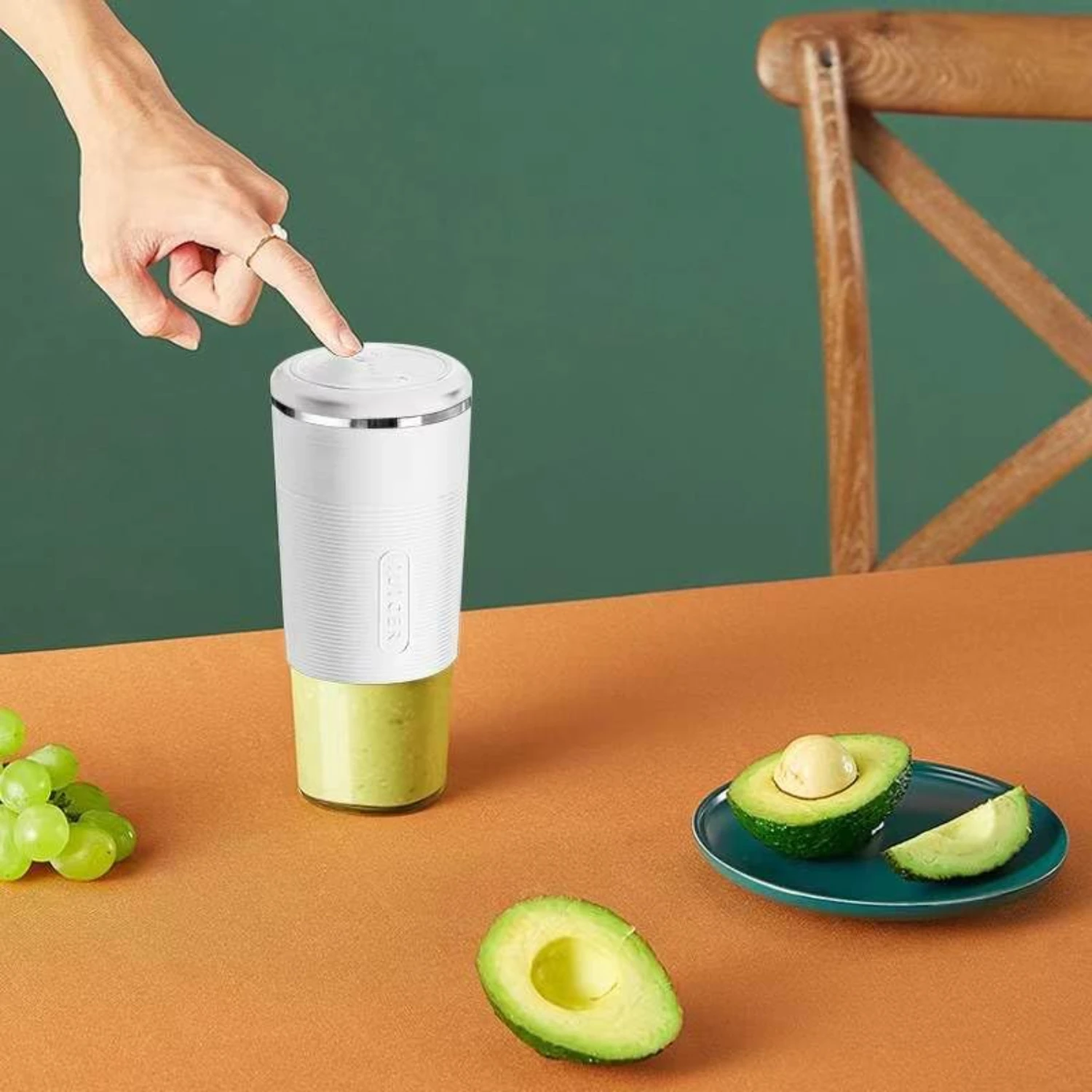 Mini frullatore portatile ricaricabile per frullati e frullati, frullatore multifunzionale alimentato tramite USB per uso domestico e in viaggio