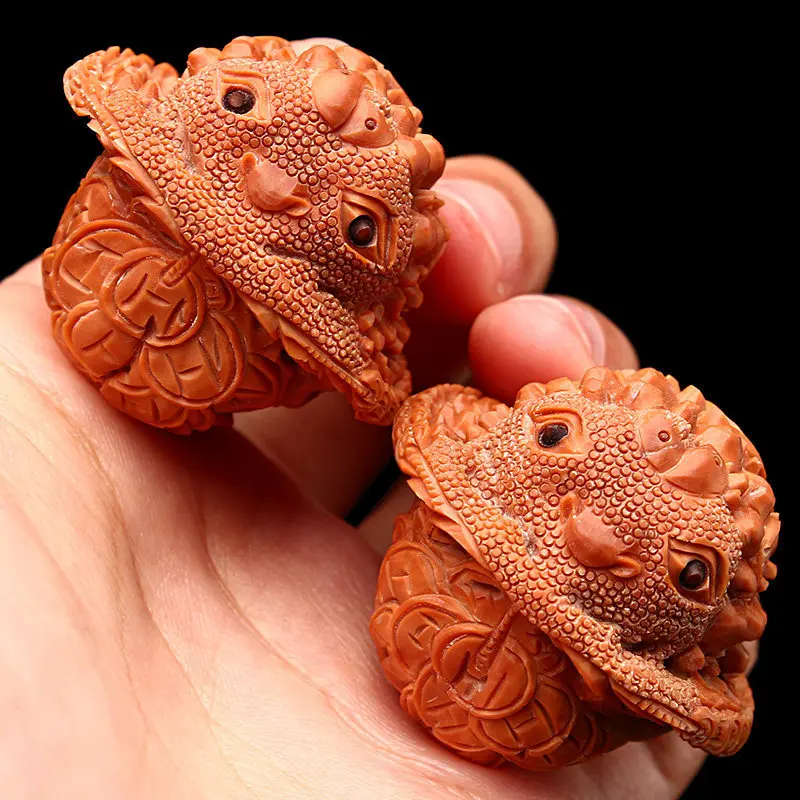 Hand Carved Golden Toad Wenwan Walnut Pair Chinese Traditional Collectible Hand Play Piece Stress Relief Meditation Decor Gift