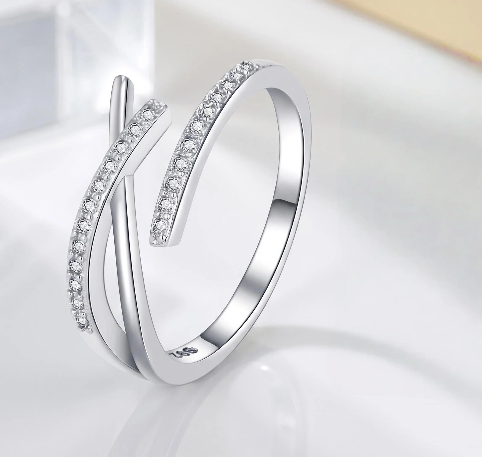 

New 925 Sterling Silver Ring Shining Exquisite for Women Wedding Jewelry Engagement Charm Fashion High Quality Party Gifts