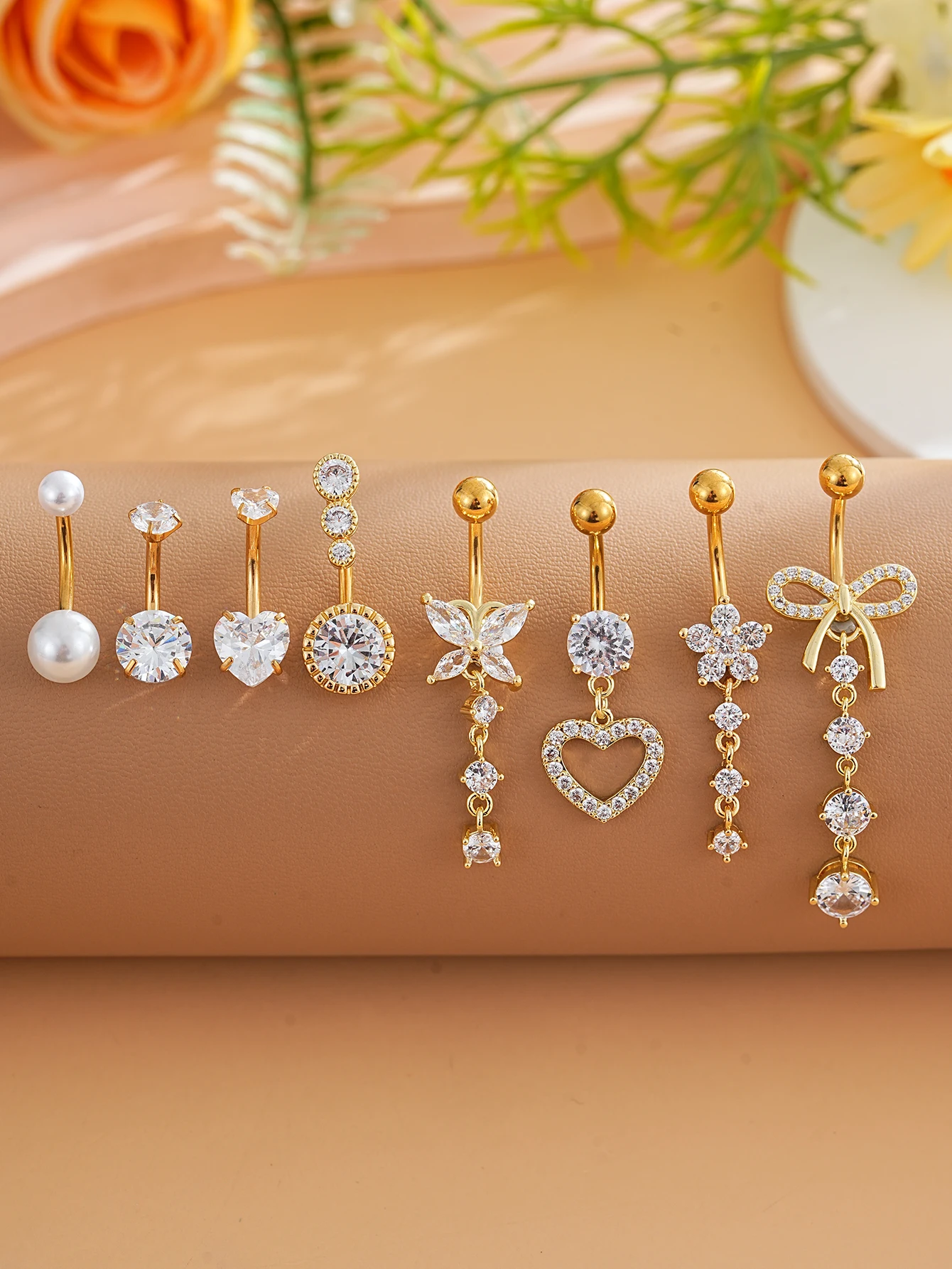 Gemischtes Bauchnabelpiercing-Set mit Blumen- und Herzanhängern, Gebogenes Nombril-Piercing-Schmuckset für Frauen und Mädchen – Detail 2