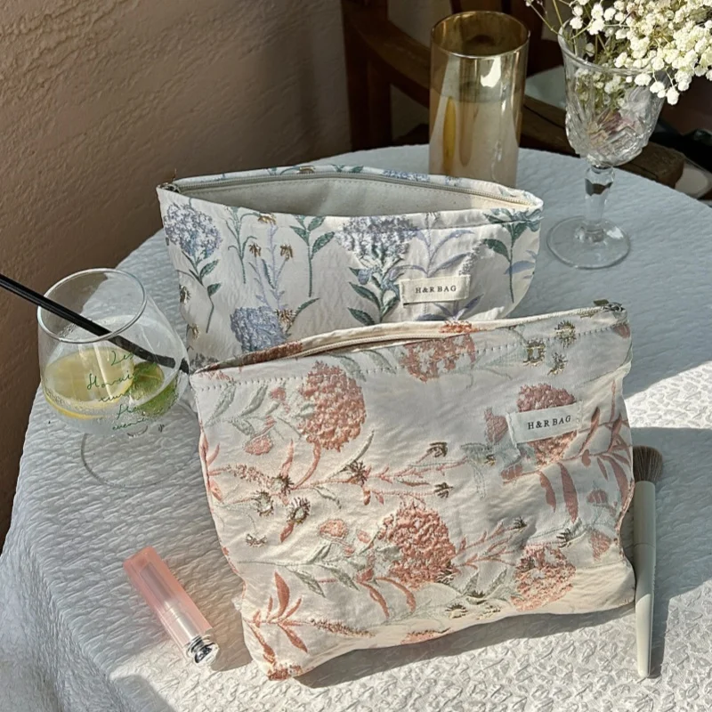 

Fresh Floral Cosmetic Bag for Women and Girls, Travel Zipper Organizer, Multifunctional Toiletries Organizer, Gift, 1Pc