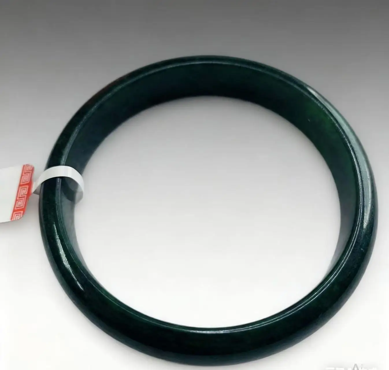 

Реалистичная стрельба из черного нефритового браслета диаметром 59,1 мм в качестве натурального подарка на удачу.