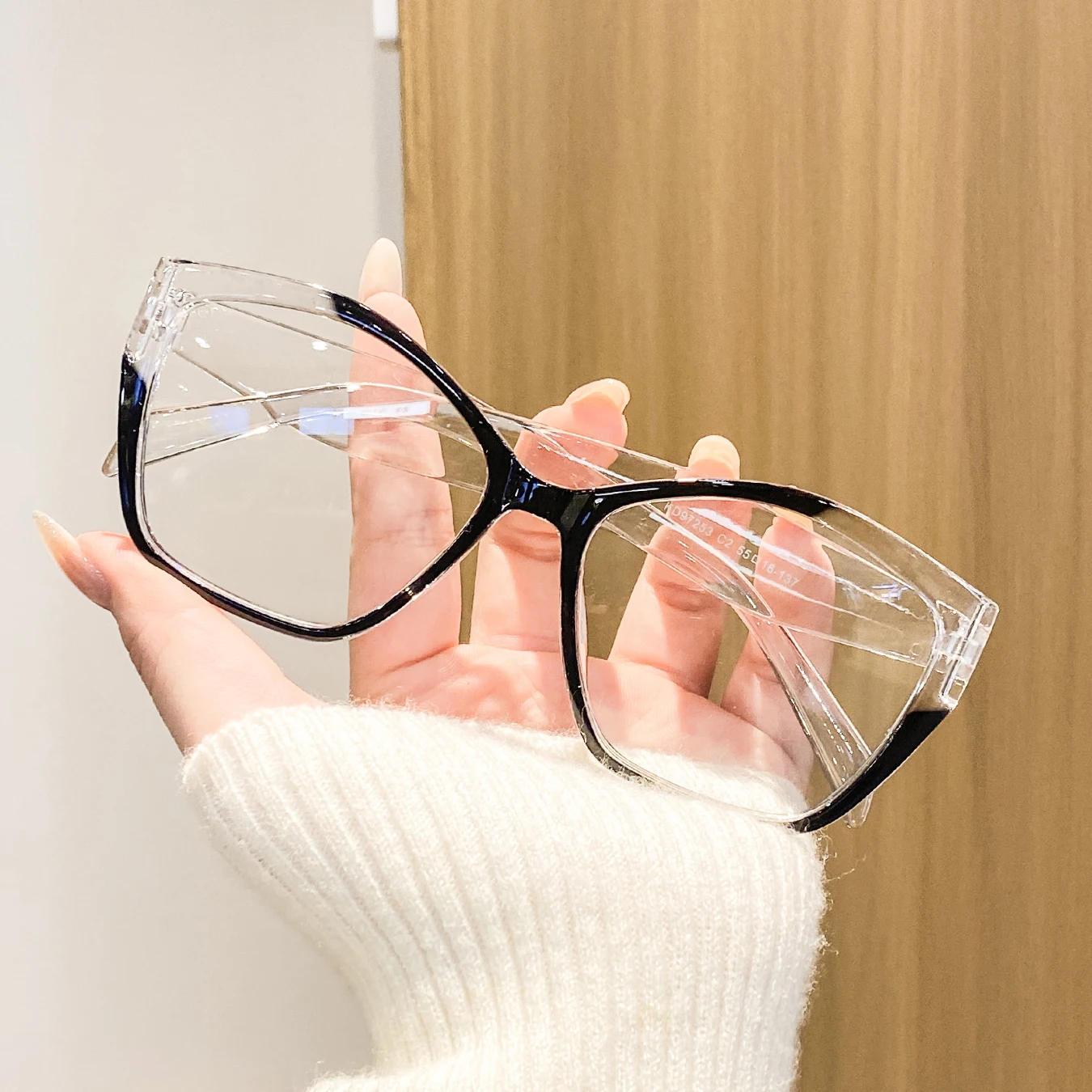 1 Pair of Women's Square Full-Frame Cat-Eye Color-Blocked Glasses, Eye-Catching, High-End, Stylish, Face-Slimming, Fashionable Women's Non-Prescription Glasses, Suitable for Trendy Outfits, Shopping, Store Visits, Date