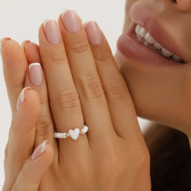

New Tide Personality Design String of Beads Elastic Cord Heart Shape Shell Rings for Women Elegant Love Round Bead Rings Jewelry