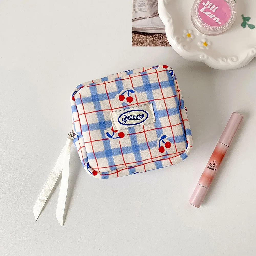 Koreanische Version der großen, karierten Kosmetiktasche, hochwertige kleine Kirsch-Damenbinde-Tasche, tragbare Mini-Aufbewahrungstasche, Bluetooth-Headset B – Detail 8