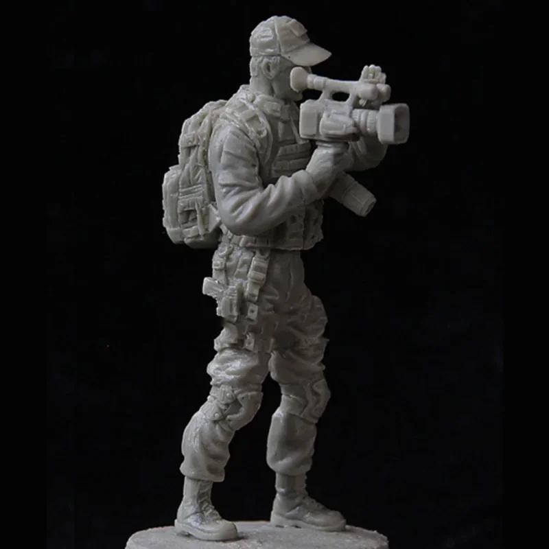 1/35 Scale Resin Figure Soldier Model Commando Cameraman GK Modeling Toy Unassembled and Unpainted DIY Diorama
