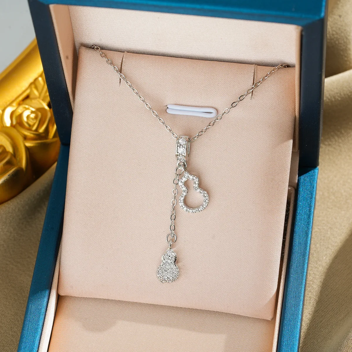 

Women's hollowed-out diamond necklace, fashionable gourd necklace, light luxury accessories, collarbone necklace