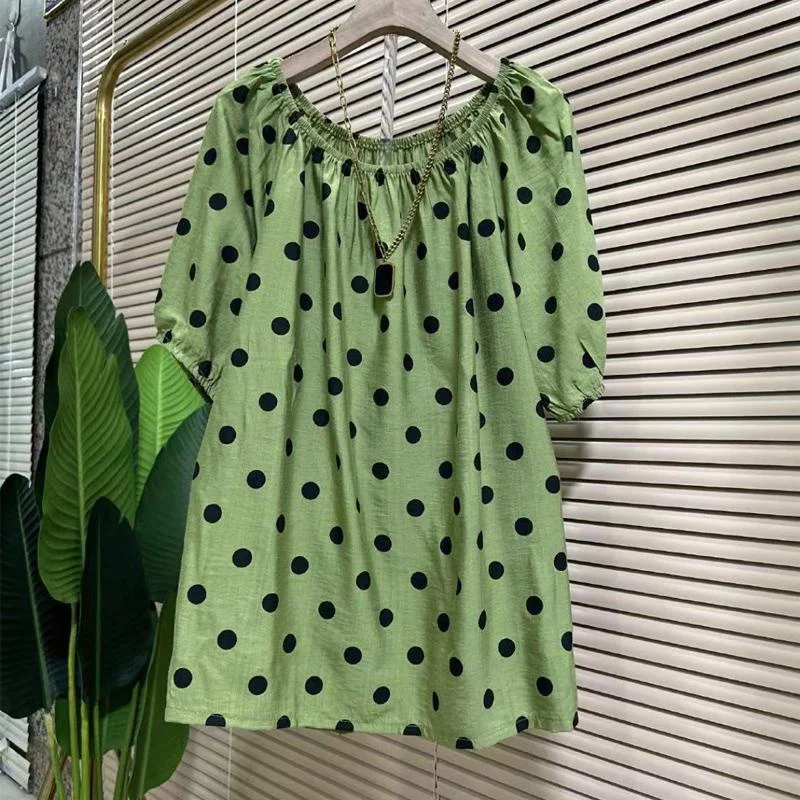 

Летнее платье больших размеров для женщин: свободный крой, короткий рукав, миди-длина, тонкое, на одно плечо, универсальное, для любого возраста и фигуры.