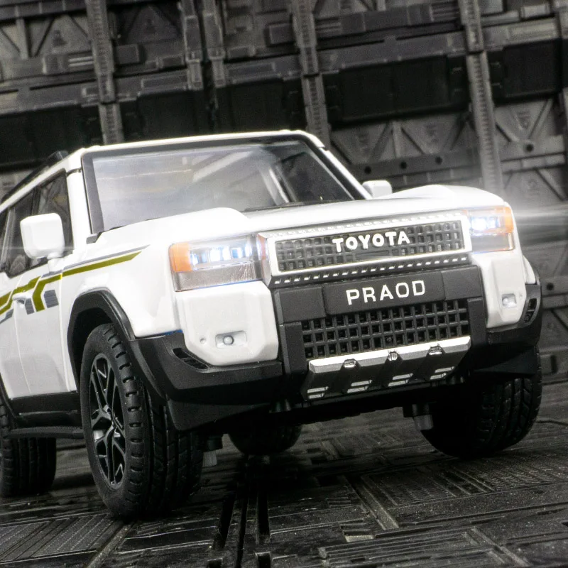 

1:24 Toyota Prado LC250 властная модель внедорожника из сплава, звук и свет, шестидверная детская игрушка
