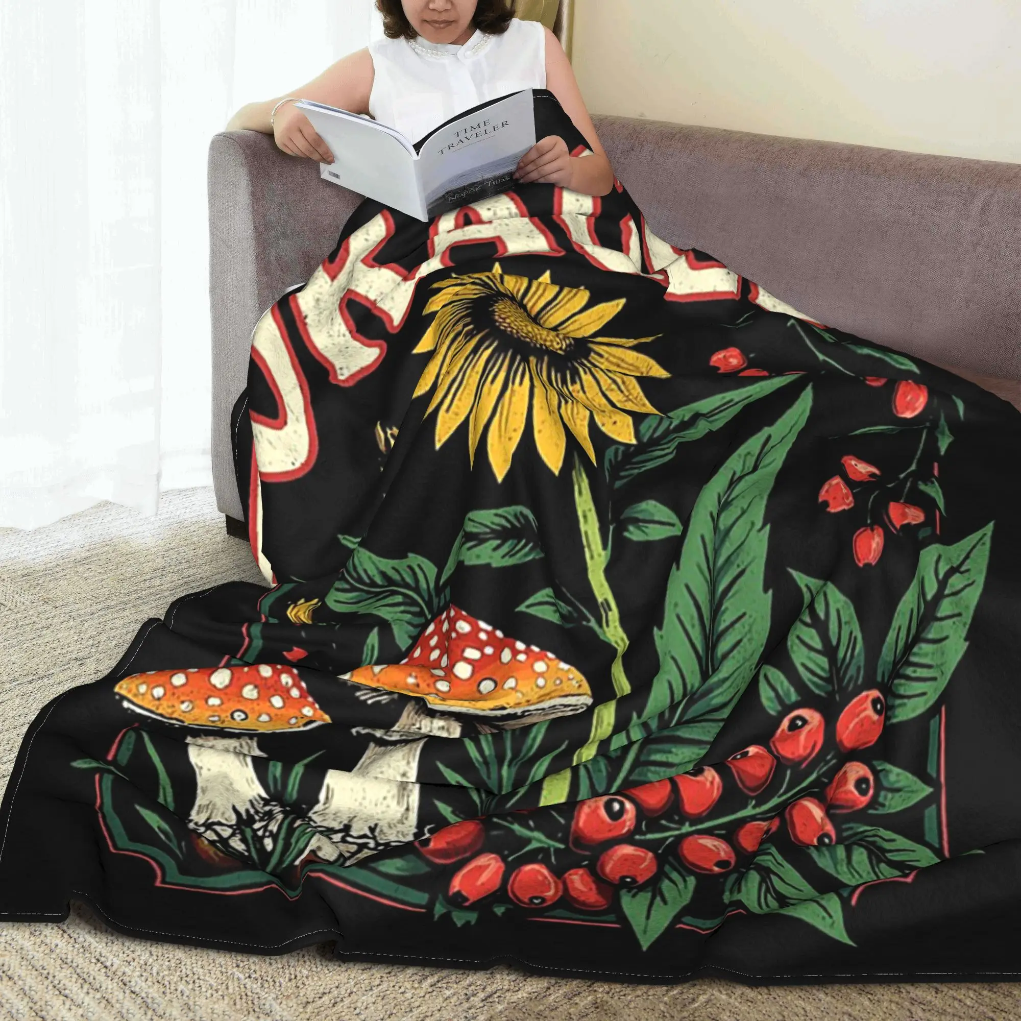 Retro Forager Mushroom Botanical Graphic Tee Nature Art Blankets Lightweight Fleece Sofa Throw Blanket for Couch Bedding Travel