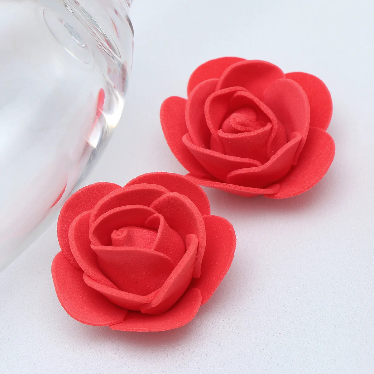 

100Pcs Artificial Rose Heads Red 3.5cm Fabric for Wedding Party Centerpieces Bouquets Home Decor DIY Crafts Romantic Flowers