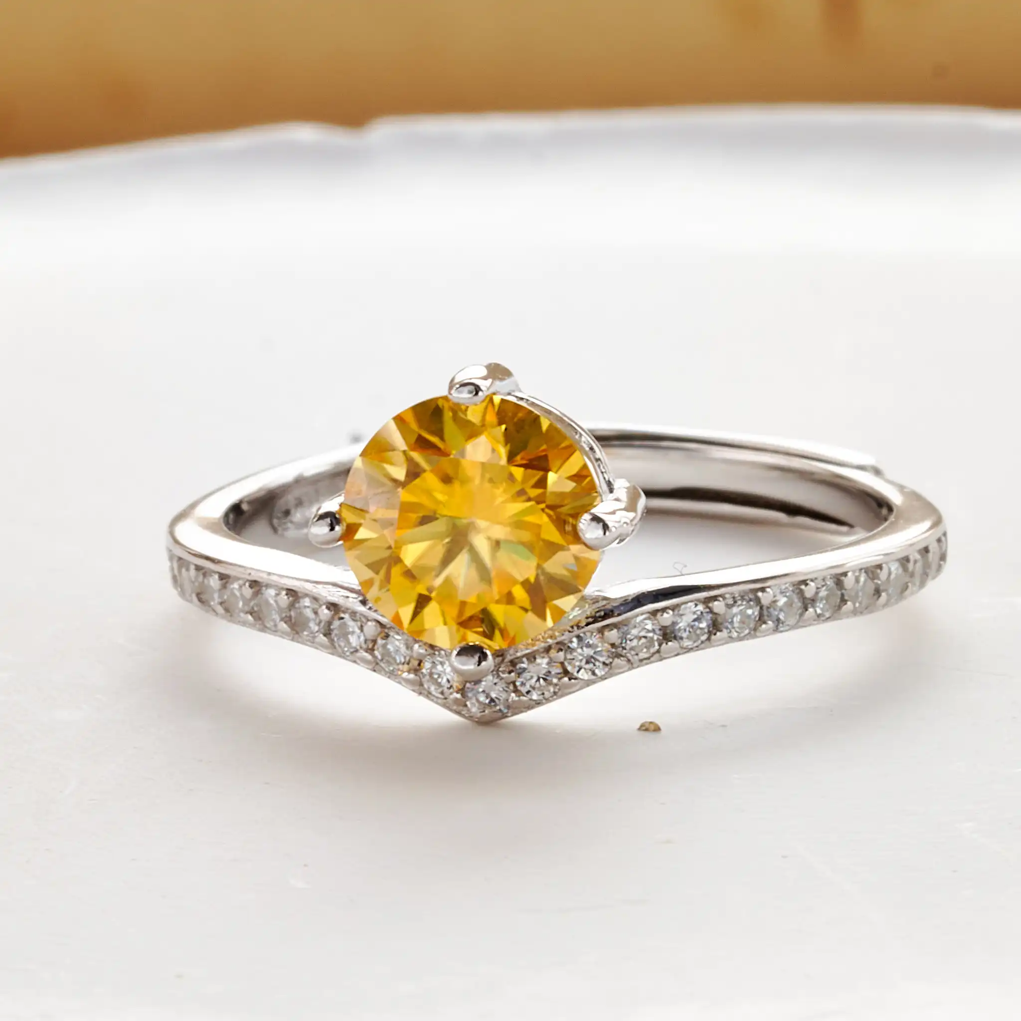 JH Echter 1 Karat Moissanit Ehering für Damen, 925 Sterling Silber, runder Brillant, Labor-Diamant Verlobungsring, Geschenk für Dates – Detail 6