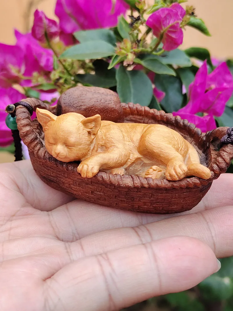 

MZ001 - 7 X 4.5 x 3 cm Boxwood Carving Figurine - Lovely Cat in Basket