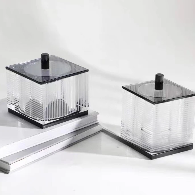 Quadrato di cristallo moderno, semplice e creativo, barattolo di caramelle, ornamento di cristallo da tavolo nella stanza modello dell'ufficio vendite