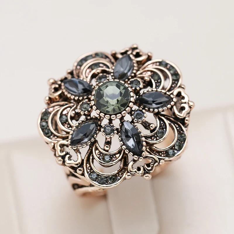 Wbmqda Hot Vintage Rings for Women Grey Crystal Hollow Carved Flower Antique Gold Color Fine Wedding Jewelry Daily Accessories