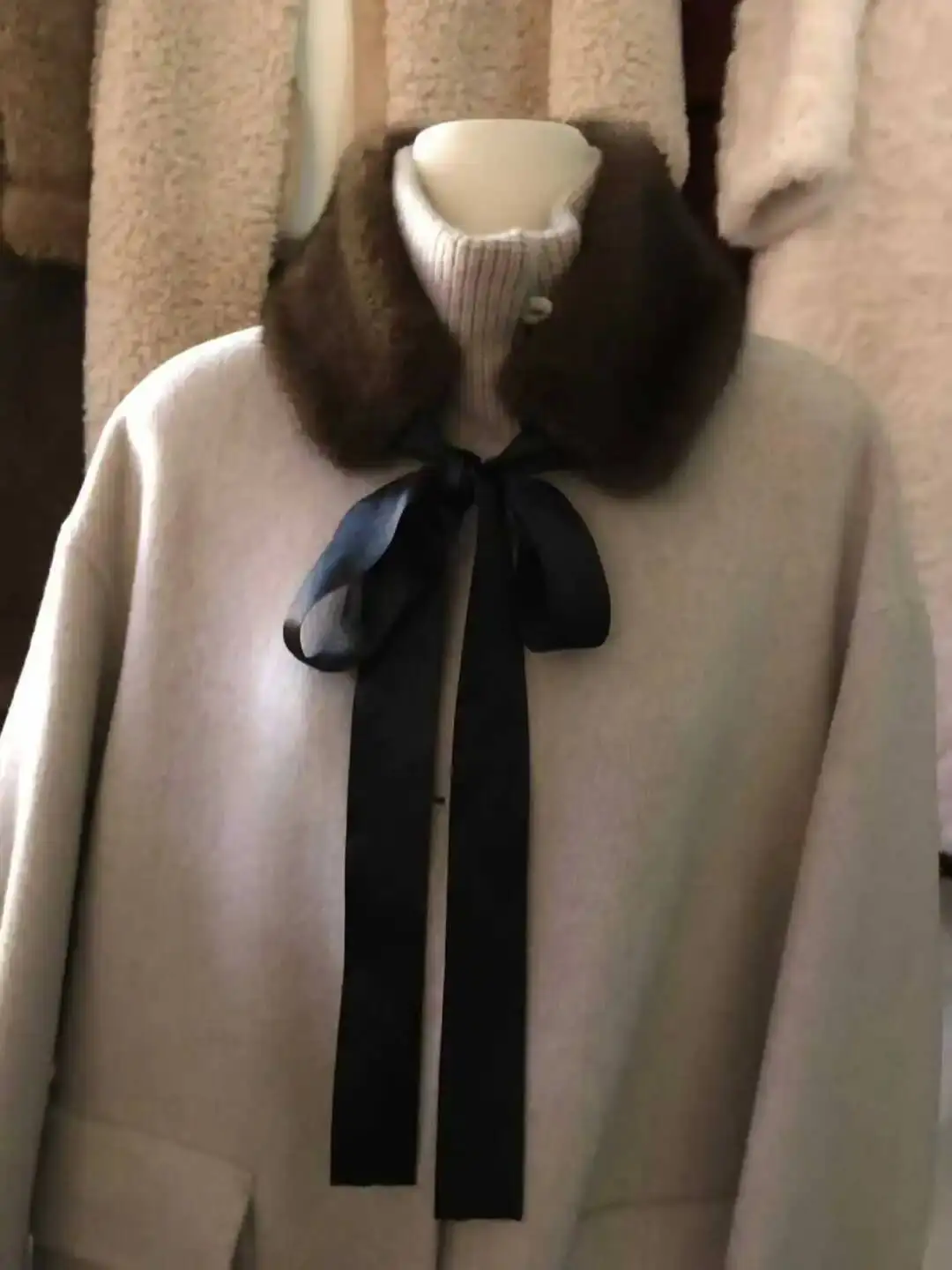 BJTZ 여성용 럭셔리 인조 모피 머리띠 겨울 따뜻한 열 양털 안감이 추운 날씨를 위해 두꺼워졌습니다.