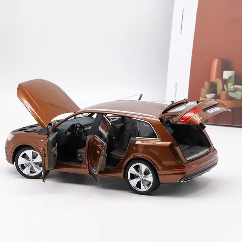 Diecast Original 1:18 Scale Audi Q7 TFSI Quattro Simulation Alloy Car Model Static Display Collectible Gift Decration Souvenir