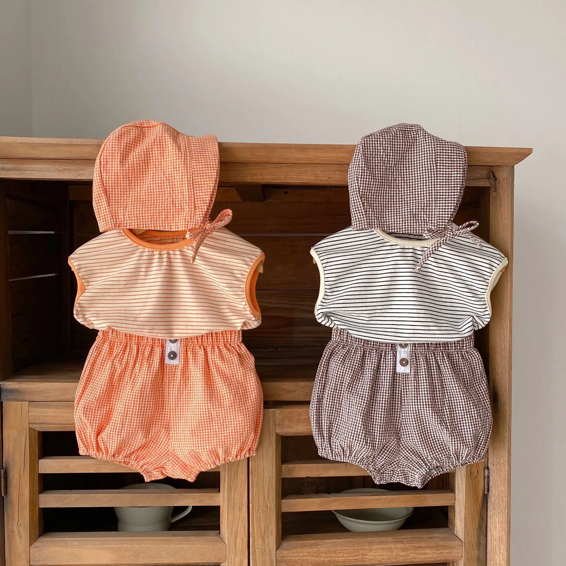 Summer new baby boys and girls striped short sleeved top+small fresh and cute checkered bread shorts+hat 3-piece set