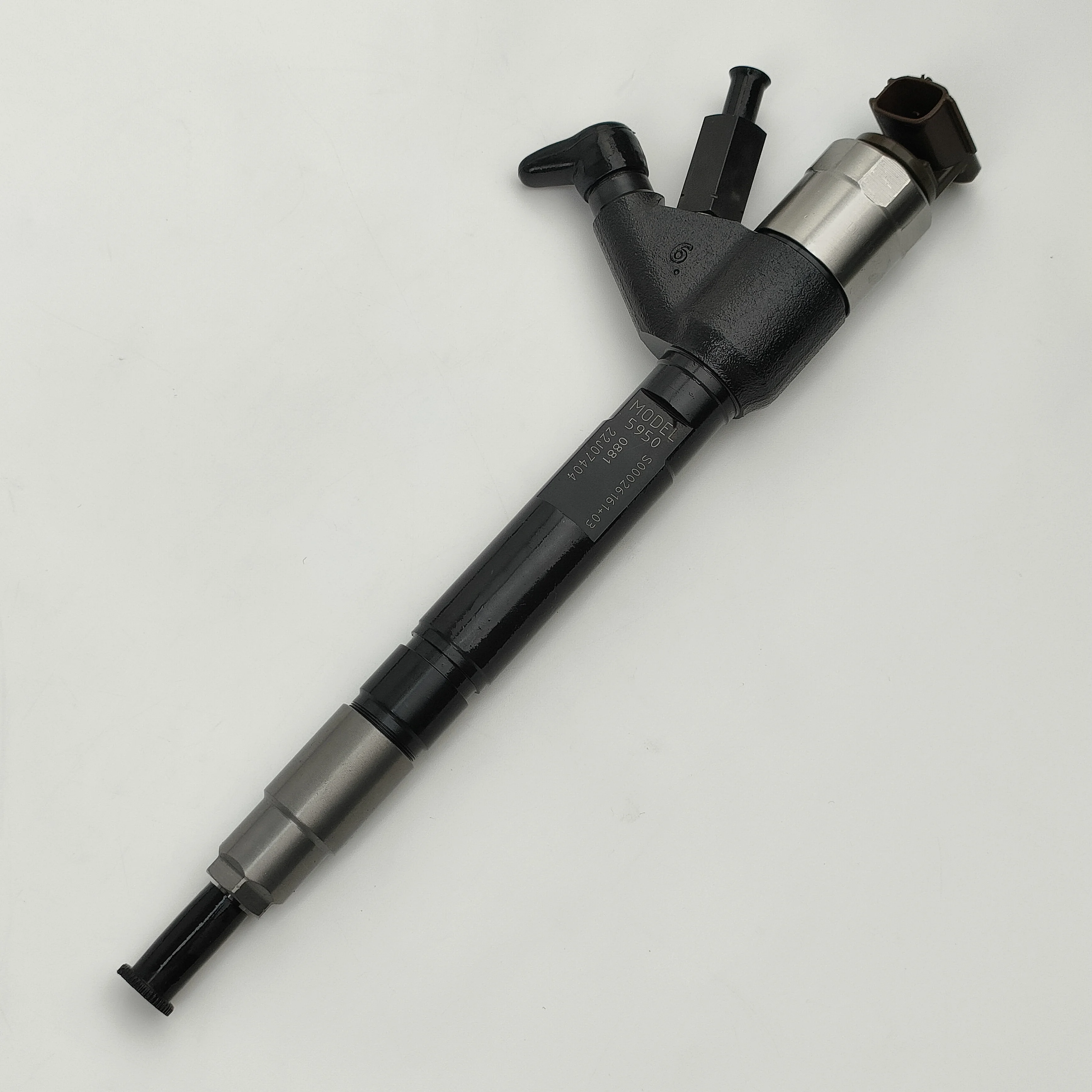コモンレール燃料インジェクター 095000 -5950 D28-001-801 ディーゼルエンジン用