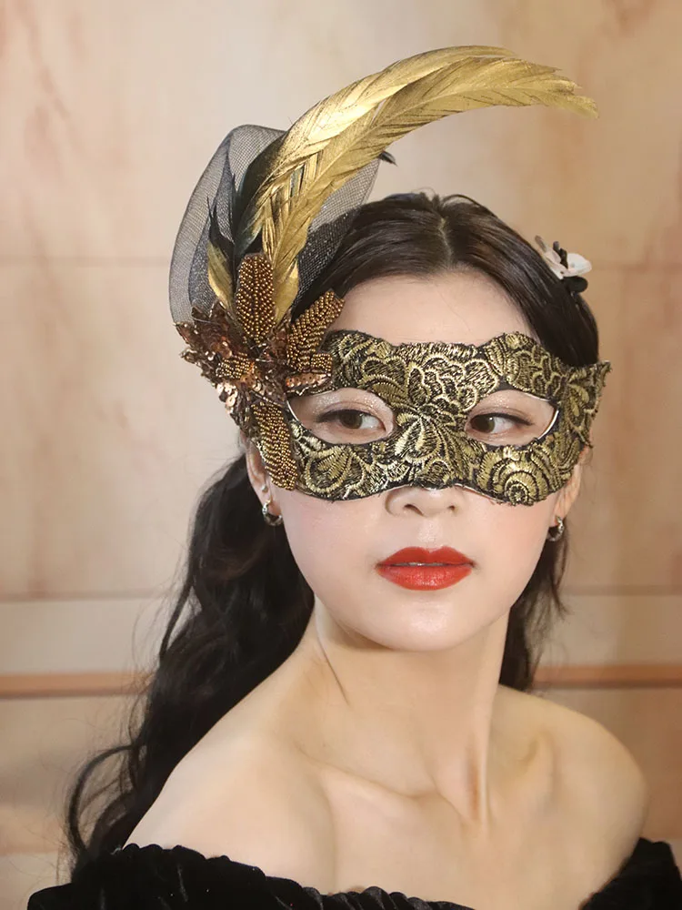 

Feather Mask Women's Black and Golden Fashion All-Match Sequin Decoration Suitable for Christmas Masquerade Party Accessories1Pc