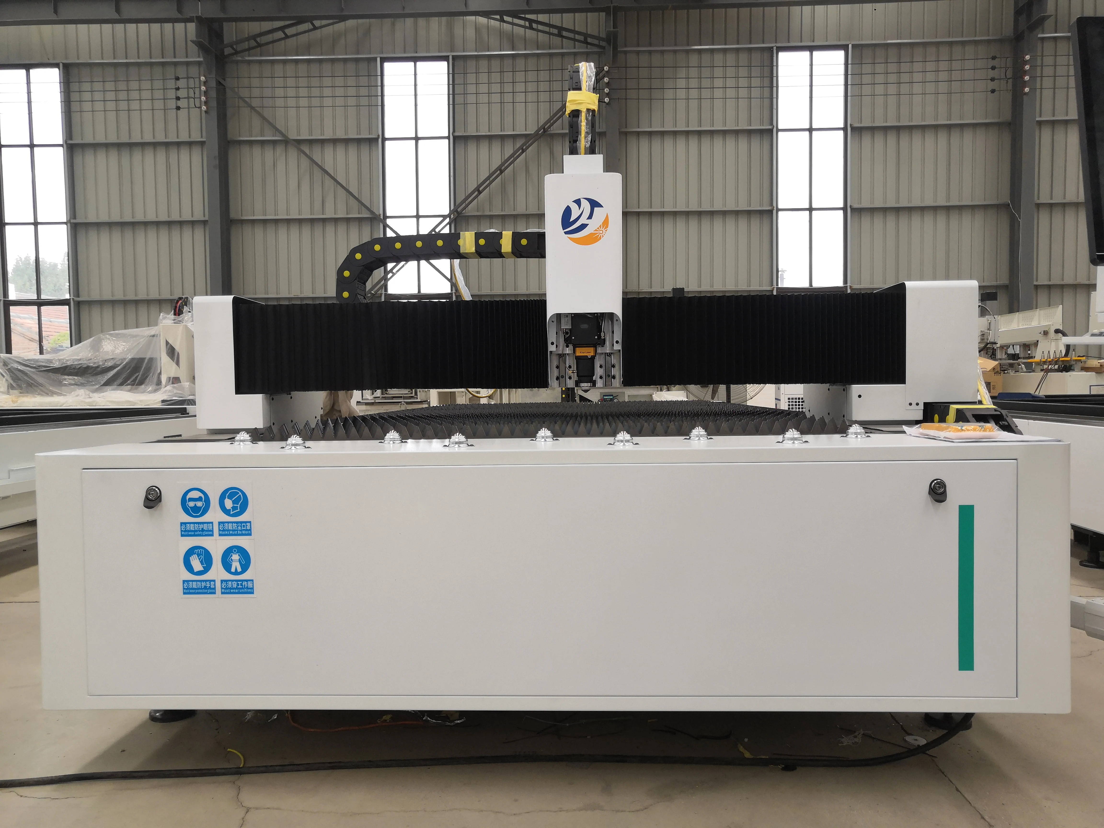 

Stainless Steel CNC Fiber Laser Cutting Machine with Water Cooling Hiwin Guiderail Inovance Servo Motor BMP/DXF Suppor