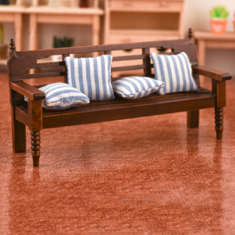 4クッションのミニチュアソファ、1:12ドールハウス家具、木製のおもちゃ