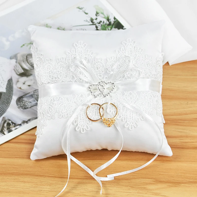 

Bow Ribbon Pearls Ring Pillow European Vintage Lace Rings Holder Romantic Wedding Party Rings Cushion Decor Engagement Supplies