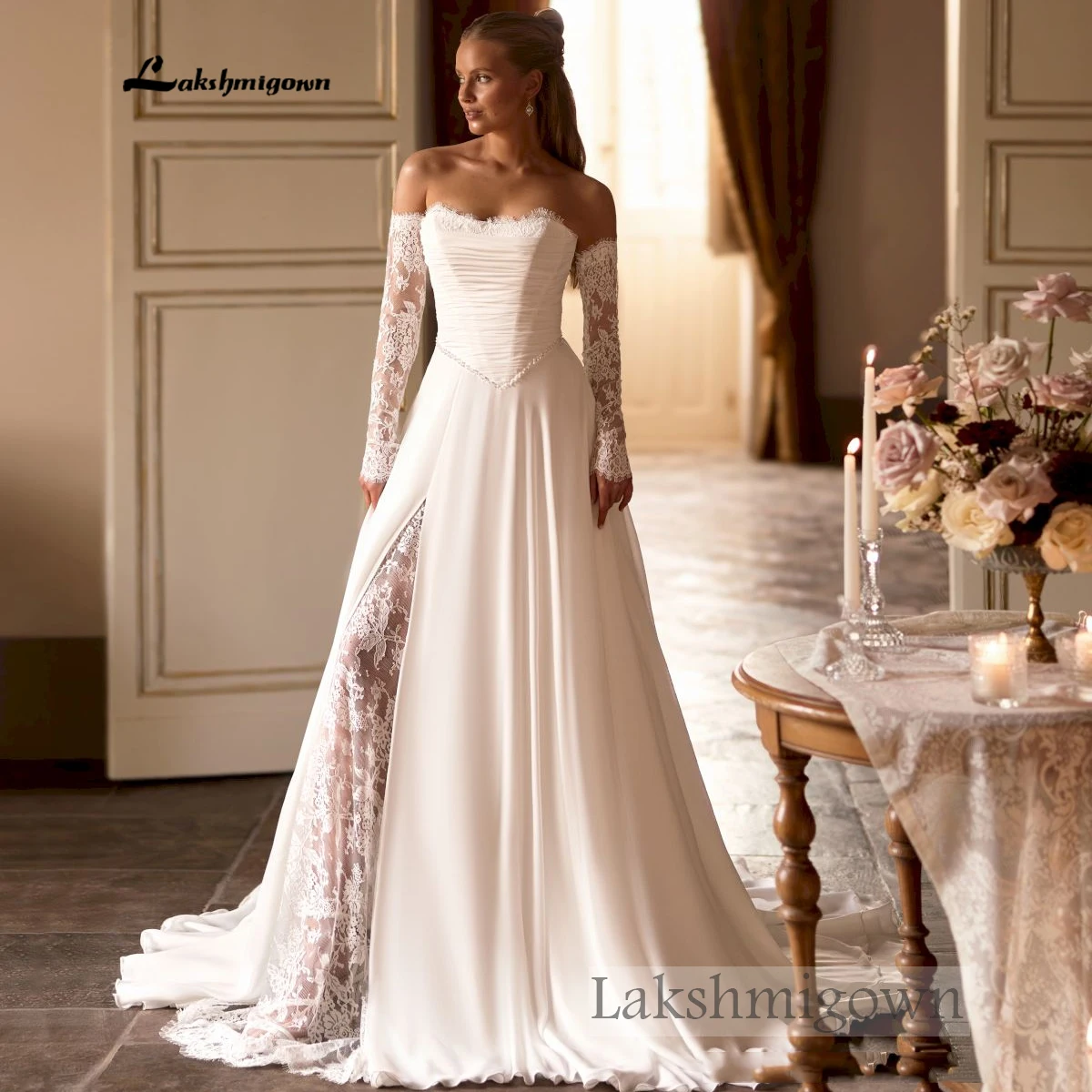 Lakshmigown trägerloses Chiffon-Hochzeitskleid mit abnehmbaren Spitzenärmeln, hohem Schlitz, A-Linien-Schnitt, V-förmiger Taille – Detail 5