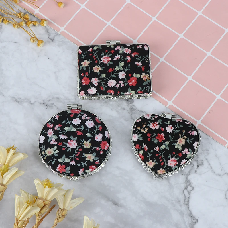1 szt. Mini Makeup Compact kieszonkowe lusterko w kwiaty przenośne dwuboczne składane lusterko do makijażu damskie Vintage lusterka kosmetyczne na prezent
