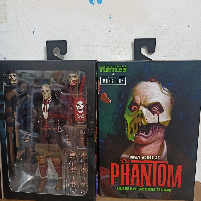 Original NECA Figure Tmnt Teenage Mutant Ninja Turtles X Universal Monsters Casey Jones As The Phantom Ultimate Action Figure