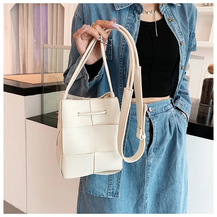 Fashion Korean Style Women\'s Woven Mini Bucket Bag 2024 Spring Solid Color PU Pleated Shoulder Crossbody Female Bags