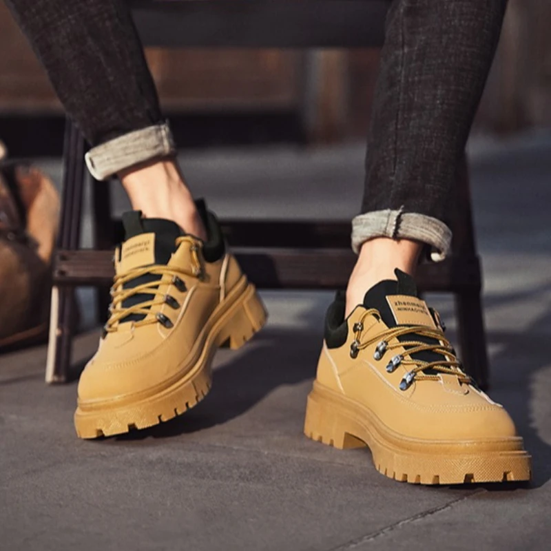 

New High-quality Men's Large-sized Color-matched Outdoor Work Boot with Round Toe Low Top Shallow Lace-up for Autumn and Winter