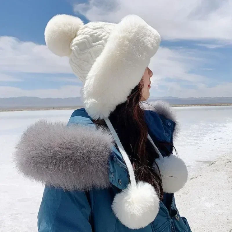 Gorro térmico de invierno de piel de conejo de imitación para mujer, gorro de bola esponjoso blanco grueso, orejeras, gorro de felpa deslizante,