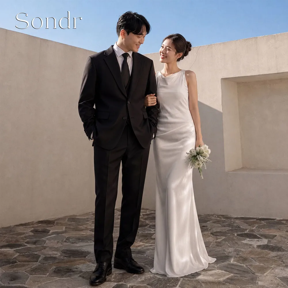 Sondr Maßgeschneidertes Elegantes Elfenbeinfarbenes Satin-Rückenfreies Hochzeitskleid Korea Fotoshooting Neckholder Ärmellos Meerjungfrau-Stil Langes Brautkleid 웨딩드레스