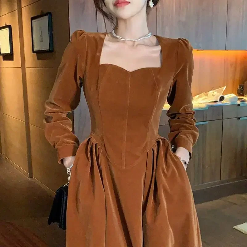 

French Retro Early Spring Autumn Hepburn Style Coffee Color Velvet Long Sleeve Dress Chic New High-end Square Neck Dress