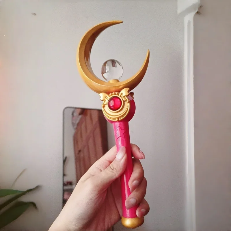 

В наличии Сейлор Мун Косплей Moon Stick Высокое качество Кристалл Волшебный реквизит для Хэллоуина Хэллоуин Вечеринка Комикс для взрослых