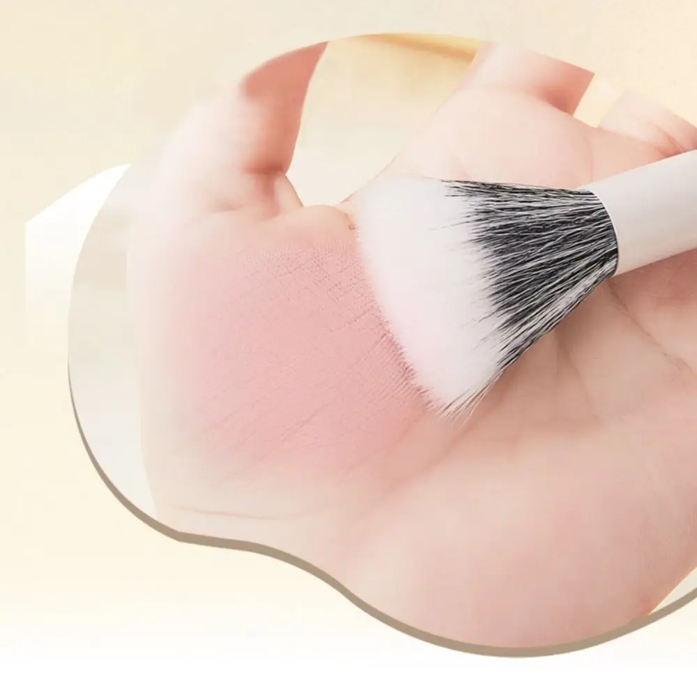 Hot Houten Handvat Blusher Borstel Zachte Pluizige Delicate Poeder Borstel Fijn Gemakkelijk te Gebruiken Gezicht Make-up Tool Geschikt voor Beginners